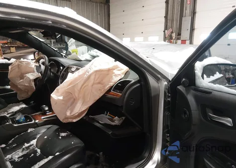 2014 Chrysler 300 z USA, uszkodzony, nr VIN 2C3CCARG4EH365962